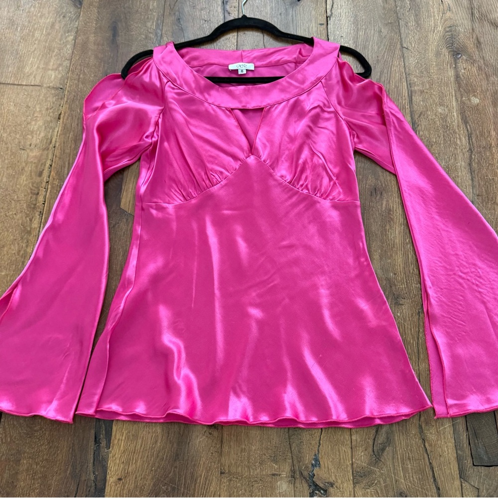 Pink Satin Cold Shoulder Top Cache-Size 8